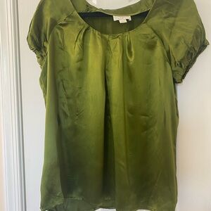 Ladies olive green short sleeve top
